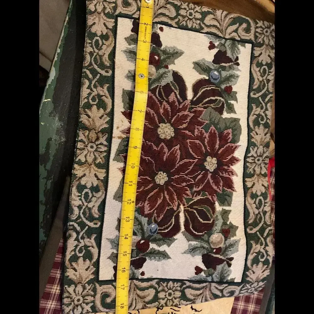 Elegant Floral Tapestry Place Mats Poinsettia Design Set of 4 - Picture 2 of 5